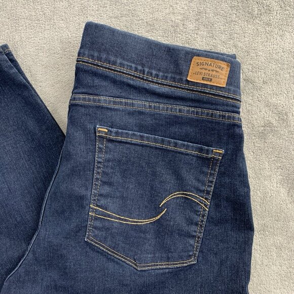 Signature Gold Levi Strauss Jeans Womens 33 Totally Shaping Pull On Skinny Denim - Picture 2 of 15